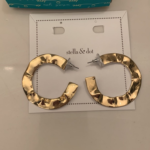Stella & Dot Reversible Silver/Gold Wave Hoops - Picture 5 of 5